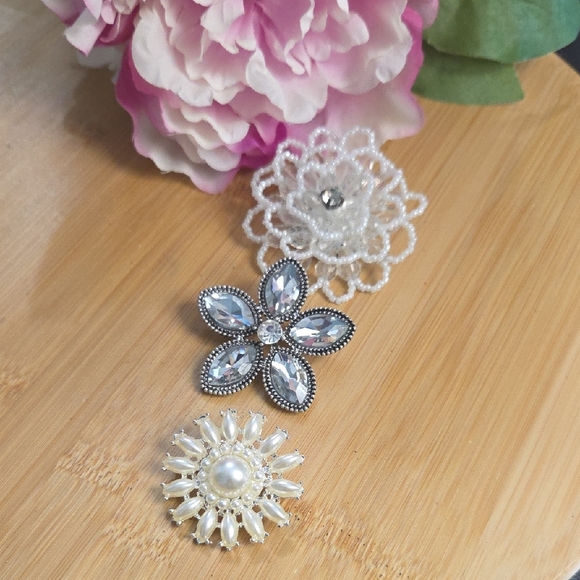 Jewelry - Elegant Floral Jewelry Set of 3 with Crystal Accents